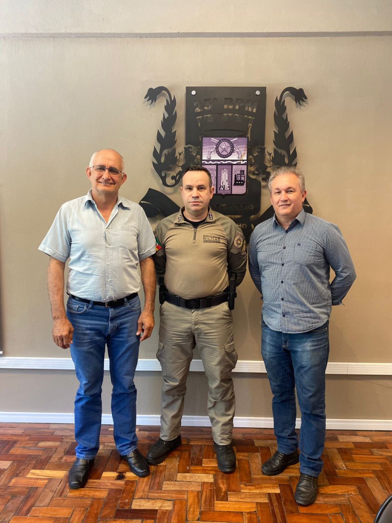 comandante do 25º BPM vereador e secretário municipal de SL