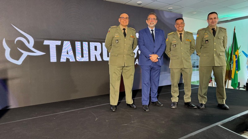 Comando da Brigada Militar em celebração de 185 anos da TAURUS