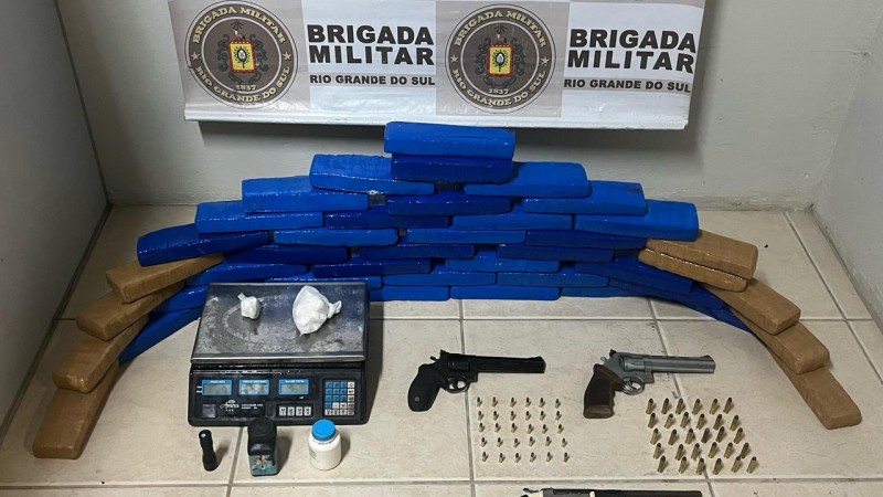 Aproximadamente 30 quilos de maconha são apreendidos em Tapes