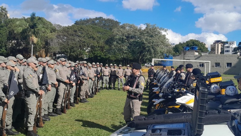 Brigada Militar realiza apresentação do Pelotão de Motos na EsFES Porto Alegre