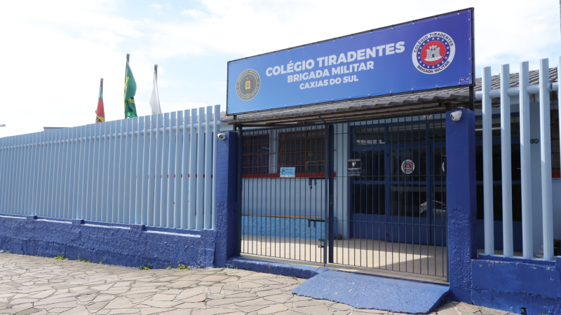 Fachada do Col&eacute;gio Tiradentes de Caxias do Sul