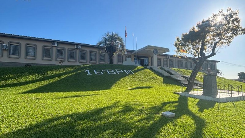 Foto da frente do 16&ordm; Batalh&atilde;o de Pol&iacute;cia Militar localizado em Cruz Alta.