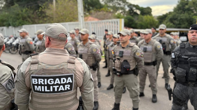 Foto mostra os soldados em forma&ccedil;&atilde;o para iniciar a opera&ccedil;&atilde;o
